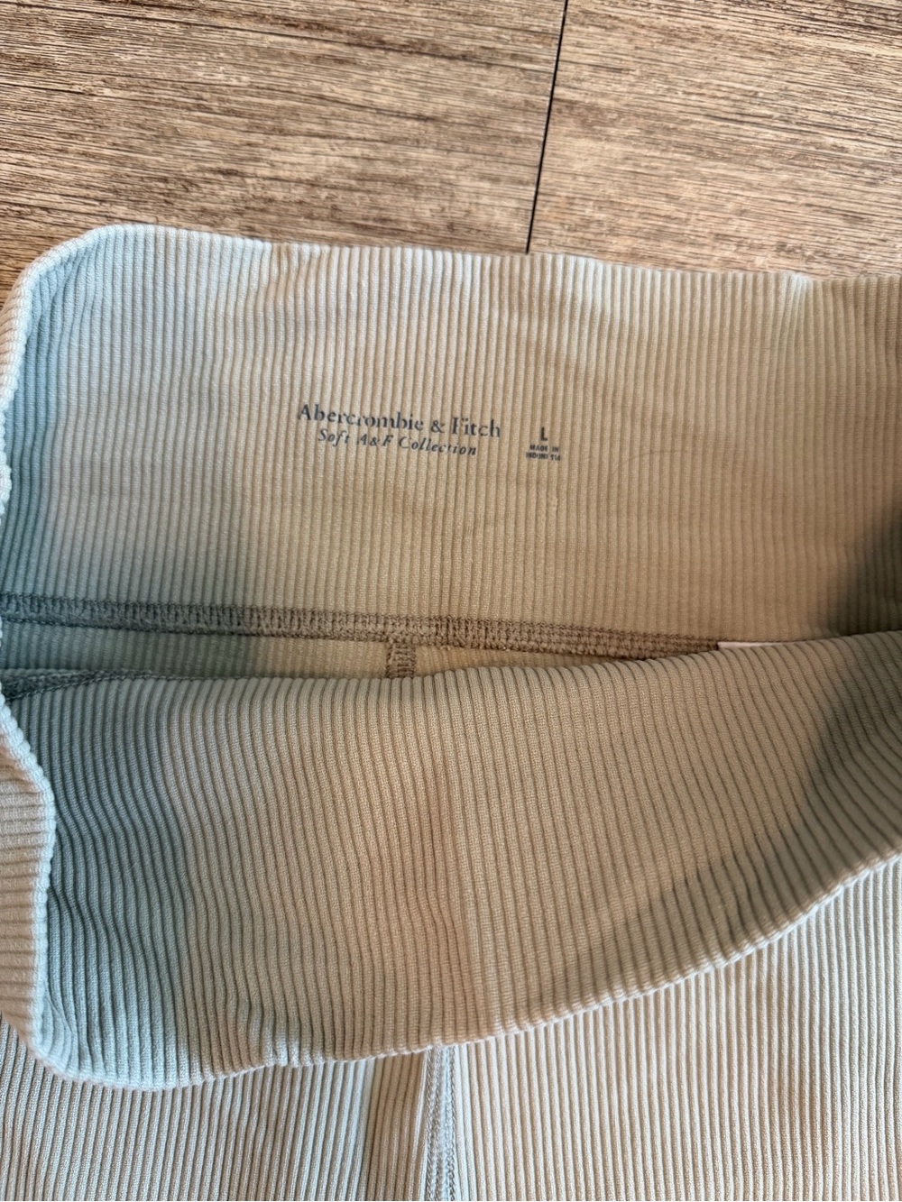 Abercrombie & Fitch Ribbed Biker Shorts - Picture 2 of 3